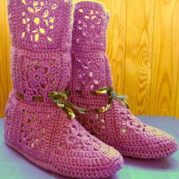 ​Домашние сапожки крючком