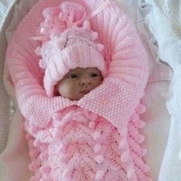 Изумительно красивый конверт для новорожденного