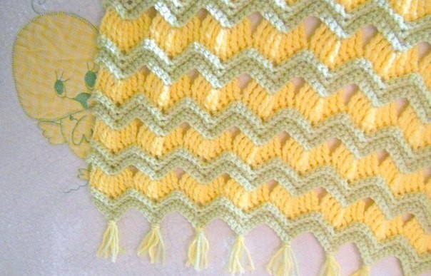 Необычный двухцветный узор крючком