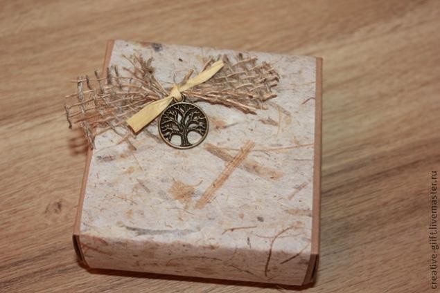 Крафтовая подарочная коробка