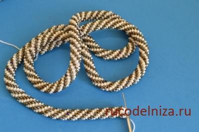Простой и красивый жгут из бисера крючком: мастер-класс