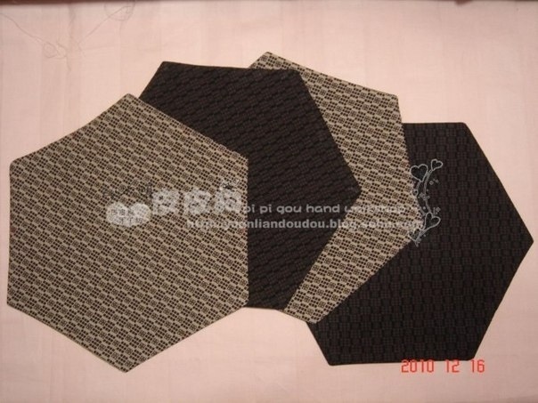 Сумочка, декорированная объемными цветами Сумочка, декорированная объемными цветами