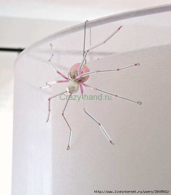 Чарующие паучки из бисера