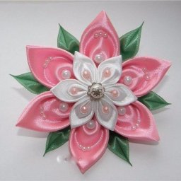 Цветок в технике канзаши