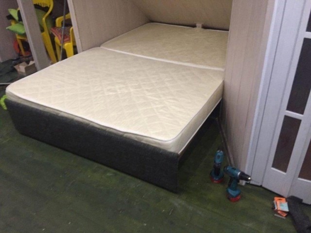 Оригинальная раздвижная двуспальная кровать своими руками