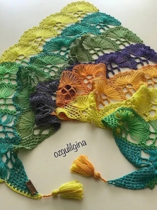 Необычная кружевная шаль
