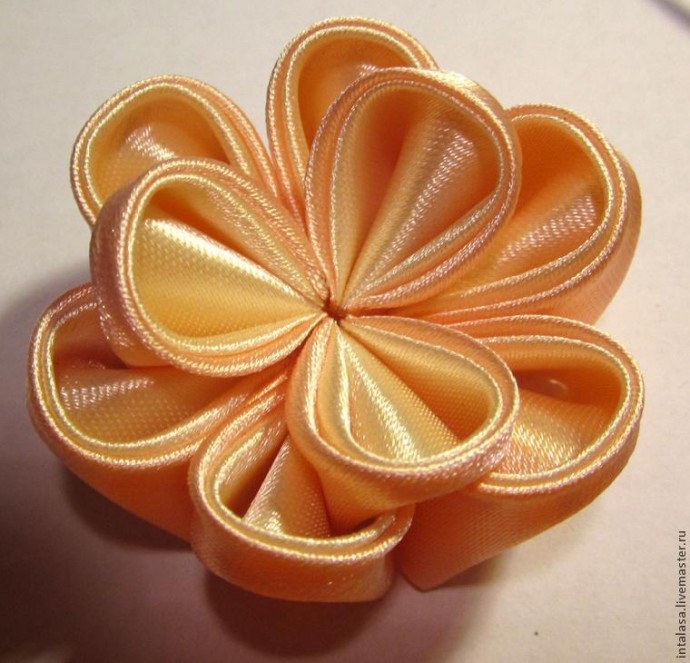 Резиночка для волос канзаши
