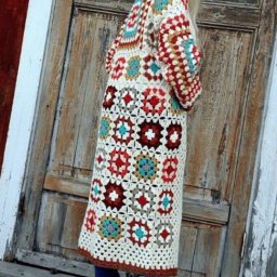 Жакет или вязаное пальто из мотивов