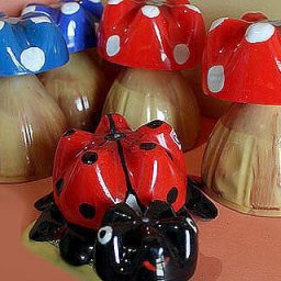 ​Мухоморчики из пластиковых бутылок и не только