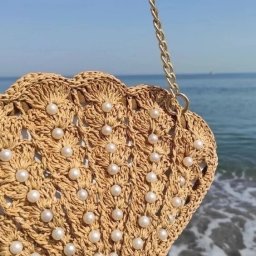 Невероятно красивая сумочка-ракушка