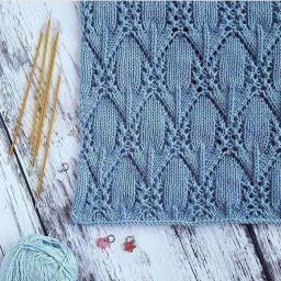 Нежный ажурный узор спицами