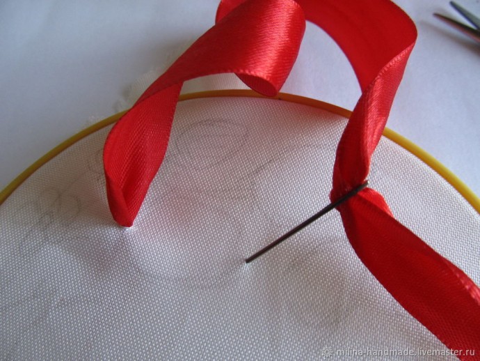 Вышивка клубники атласными лентами Вышивка клубники атласными лентами