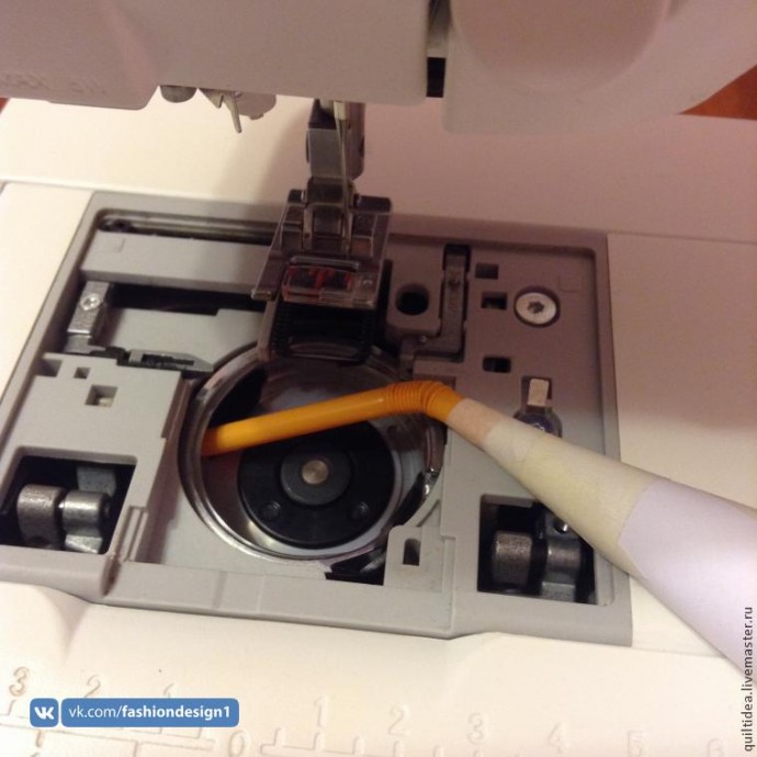Чистим швейную машину или оверлок от пыли с помощью самодельной насадки для пылесоса