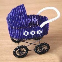 Декоративная колясочка из бисера