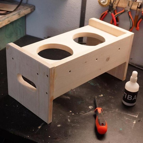 Кормушка для кота или небольшой собаки, сделанная с любовью