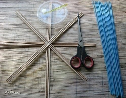 Очень красивая корзинка из газетных трубочек