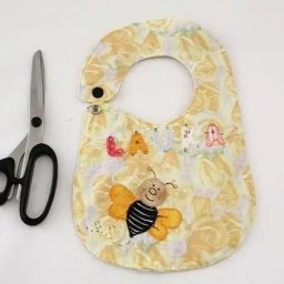 Слюнявчик для малыша: мастер-класс