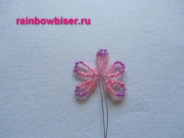 Необычный цветок из бисера