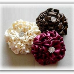 Заколка-цветок из атласной ленты