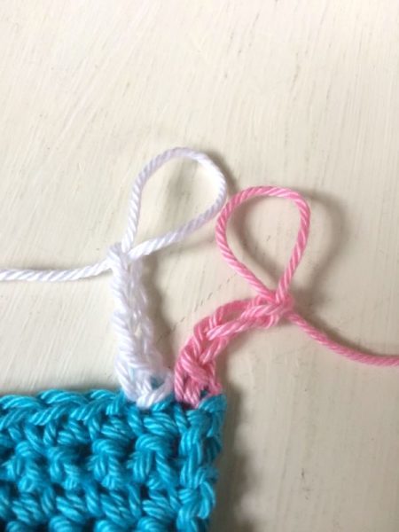 Двухцветная отделка края крючком: мастер-класс