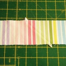 Как сделать бейку из полосатой ткани