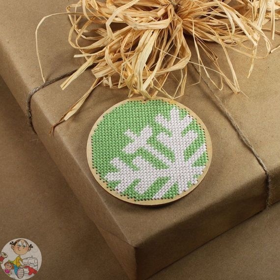 Вышиваем ёлочные шарики