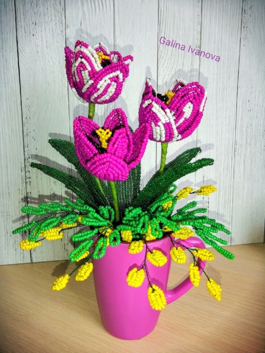 ​Лиловые цветочки из бисера