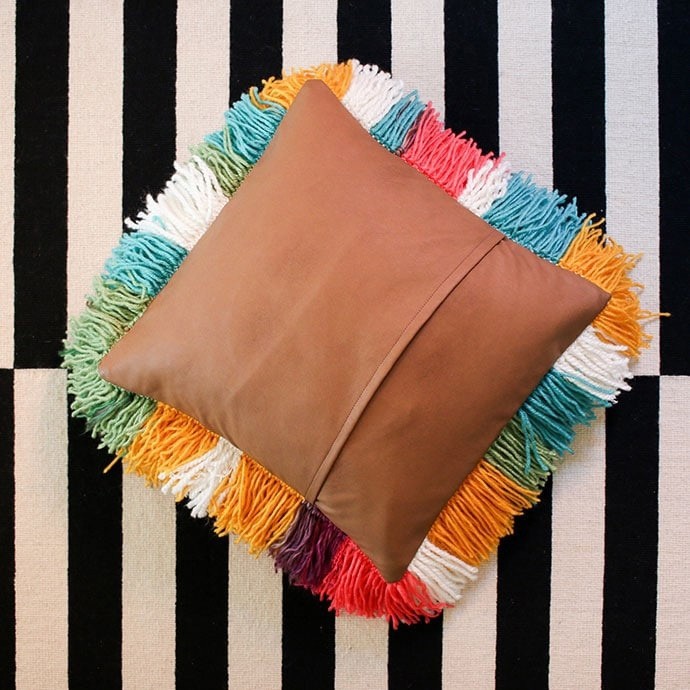 Лохматый чехол на подушку Лохматый чехол на подушку