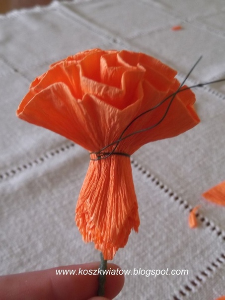 ​Мастерим гвоздики из гофрированной бумаги