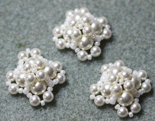 Очень милый браслет из бусин