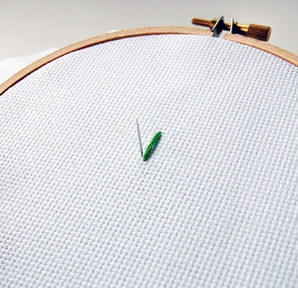 Техника вышивки гладью листика