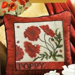 ​Вышитые подушки: красные маки