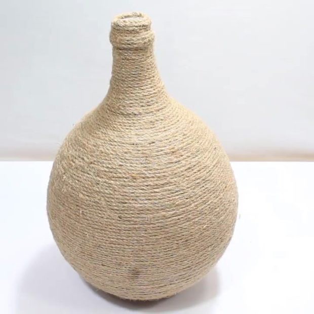 Комбинированная ваза с декором из шпагата