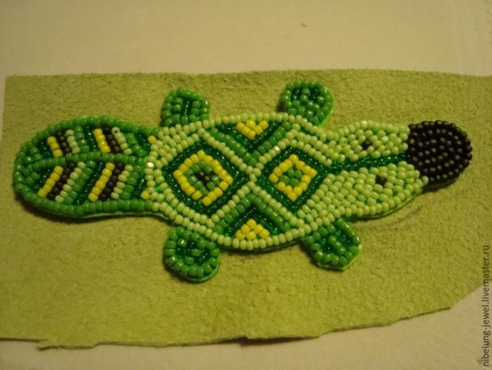 Утконос в этническом стиле