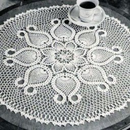 Роскошная салфетка "Восемь тюльпанов"