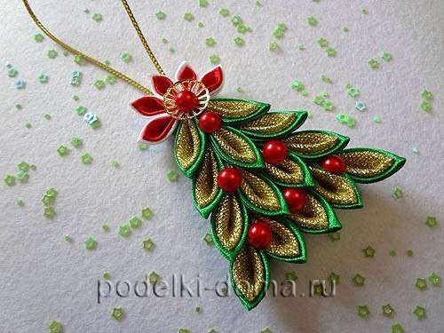 Елочка из лент канзаши