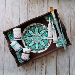 Яркий поднос в технике точечной росписи