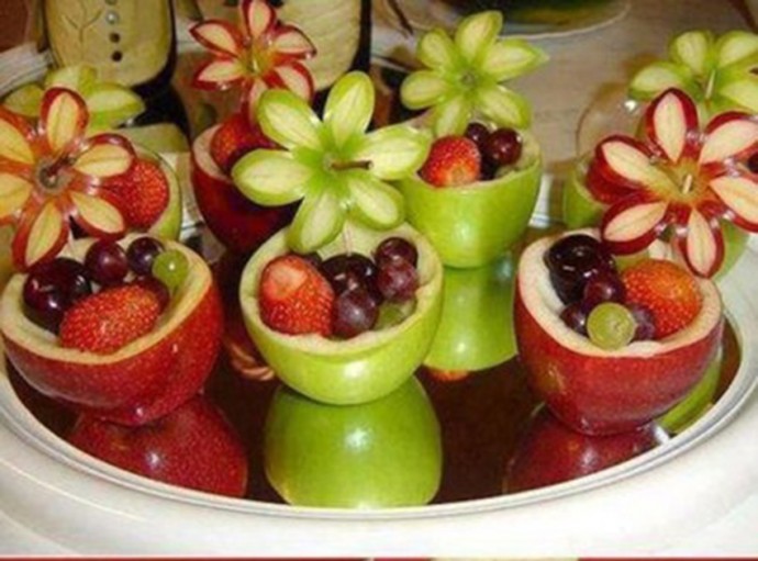 Красивые корзиночки с цветами из яблок