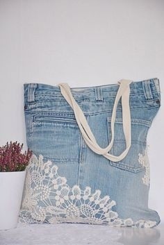 Оригинальные джинсовые сумочки с кружевными деталями Оригинальные джинсовые сумочки с кружевными деталями