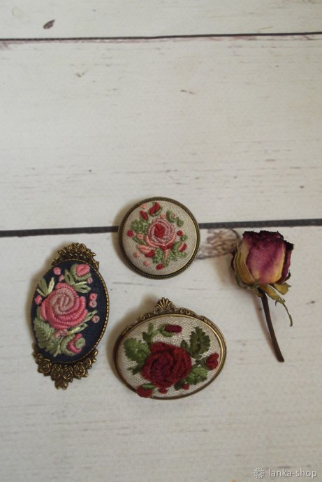 Брошь с вышивкой