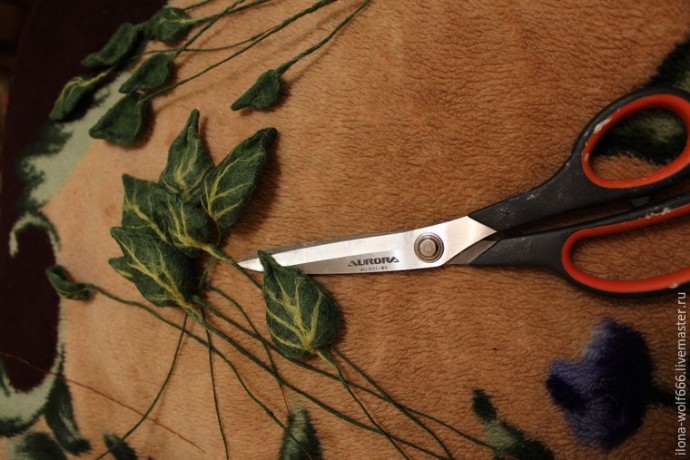 Шикарное колье с розой из войлока