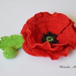 ​Вязаные красные маки