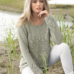 ​Свободный джемпер с ажурными ромбами
