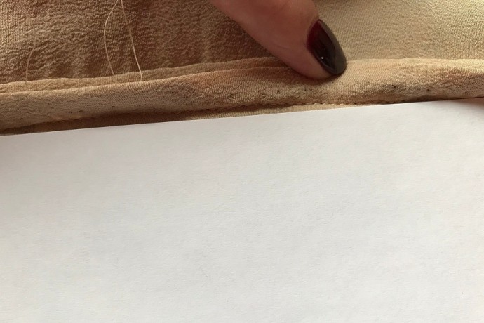 Лайфхак: как с помощью листа бумаги обработать припуски подкладкой