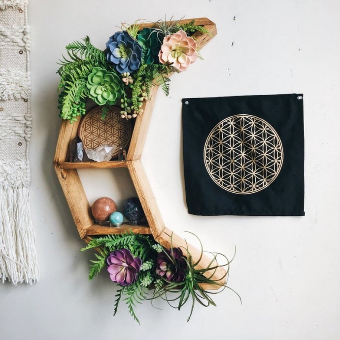 ​Необычные деревянные полки: идеи для творчества