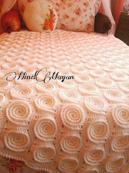 Нежный плед с объёмным рисунком крючком