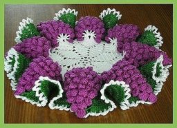 ​Объемная салфетка "Виноградная гроздь" крючком