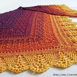 Треугольная шаль крючком: настроение для приближающейся теплой осени