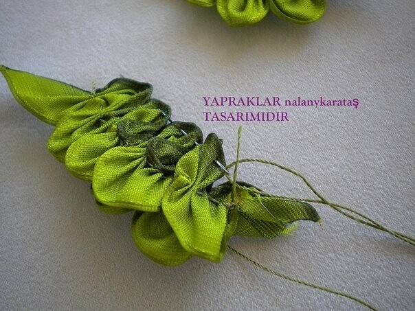 ​Восхитительные листья из лент