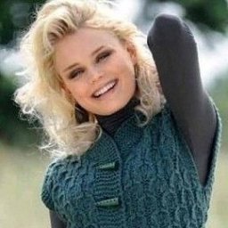 Жилет и шарф-капюшон